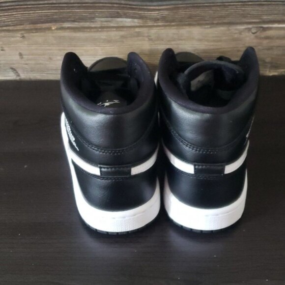 New Nike Air Jordan 1 Mid Womens Black Sneakers Size 7 Streetwear Casual - Picture 6 of 10